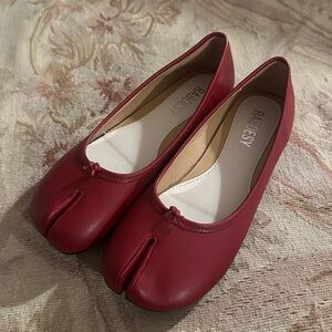 NEW Red Woman’s Tabi Split-toe Flats